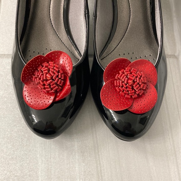 5/$100 🎀 Shoe bows - Picture 1 of 3